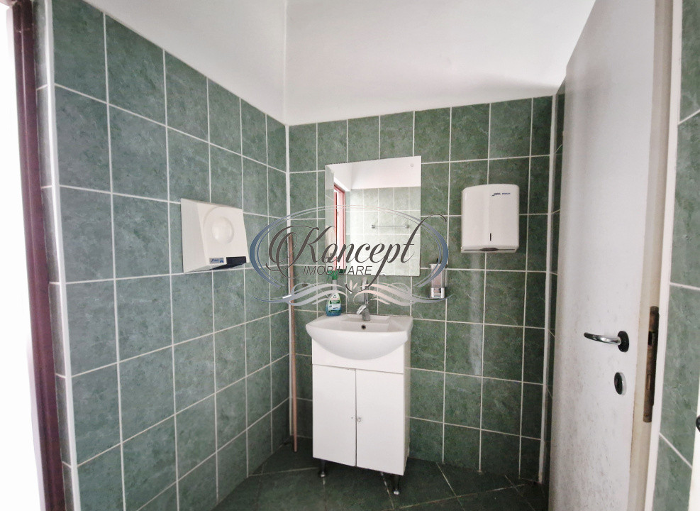 Casa pentru birouri, curte generoasa si 10 pacari zona Paris