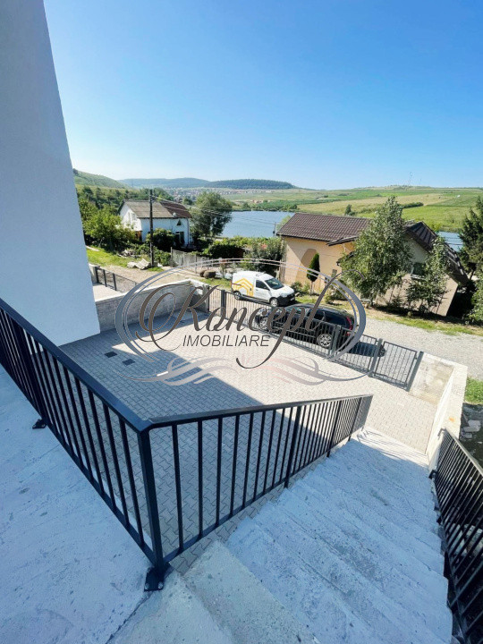 Duplex cu terasa panoramica si vedere spre lac in Chinteni
