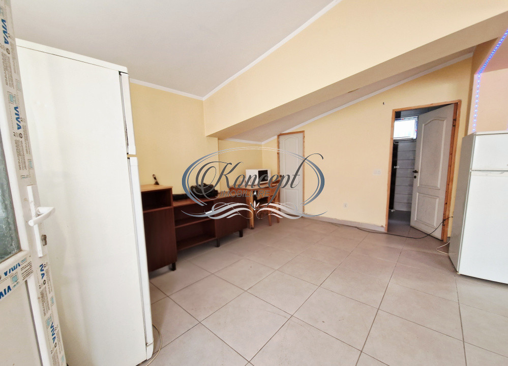 Casa individuala pentru birouri cu 10 locuri de parcare