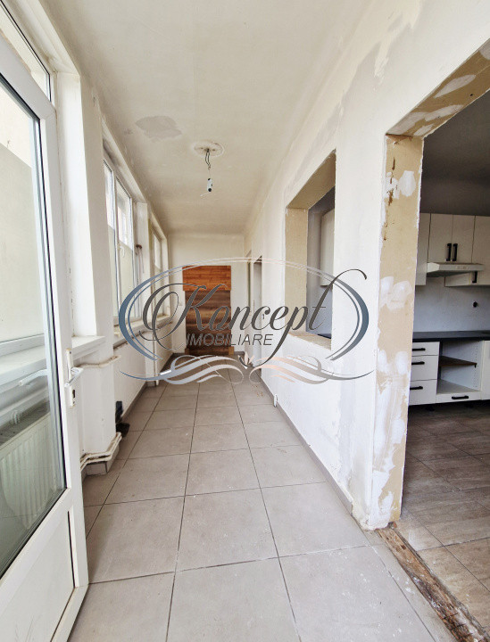 Casa individuala pentru birouri cu 10 locuri de parcare