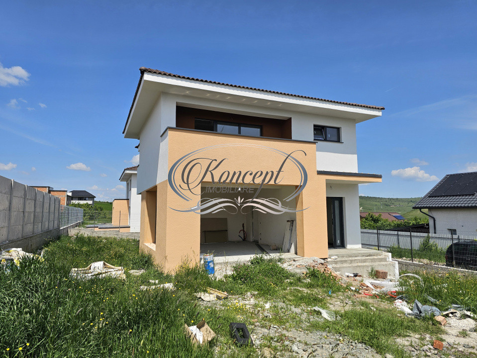 Casa individuala cu garaj si terase generoase in Chinteni