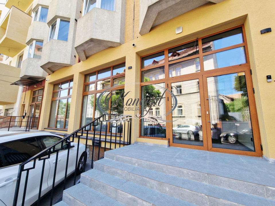 Spatiu comercial open-space cu vitrina generoasa