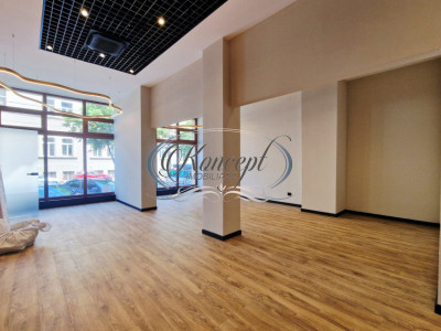 Spatiu comercial open-space cu vitrina generoasa