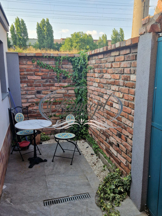 Apartament tip casa cu terasa si curte cu acces separat in Marasti