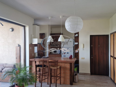 Apartament luminos cu balcon generos si panorama deosebita, in Dambul Rotund