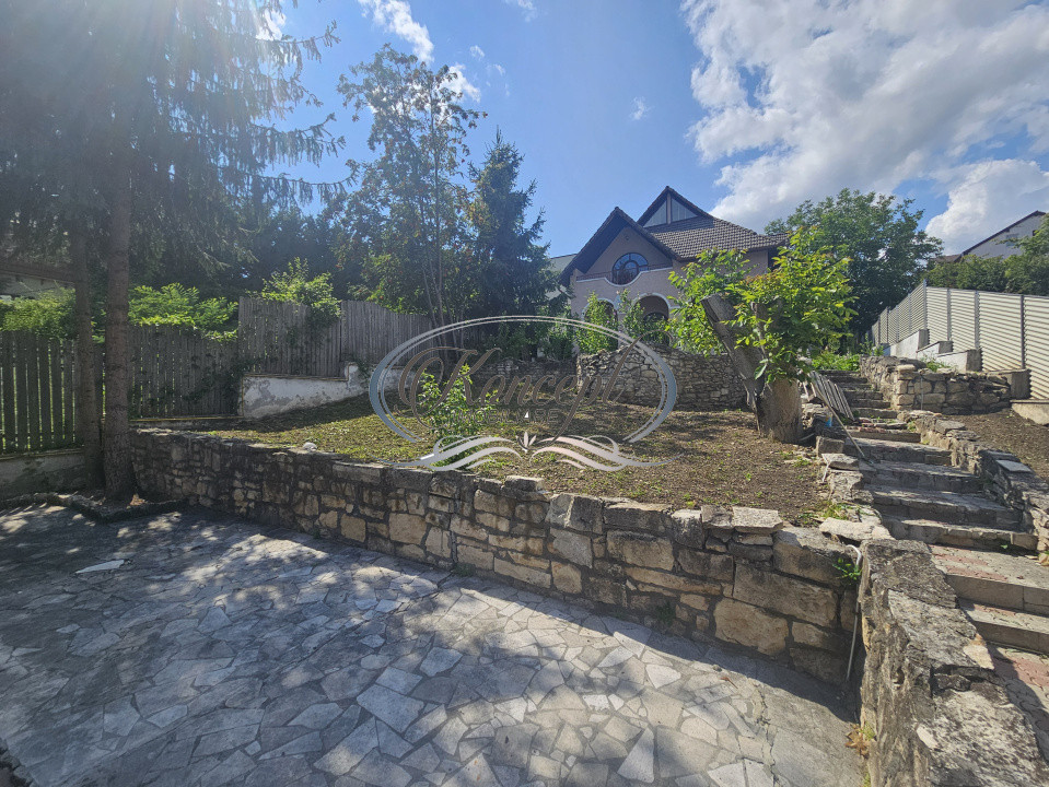 Zona Sigma - casa cu 6 parcari si gradina