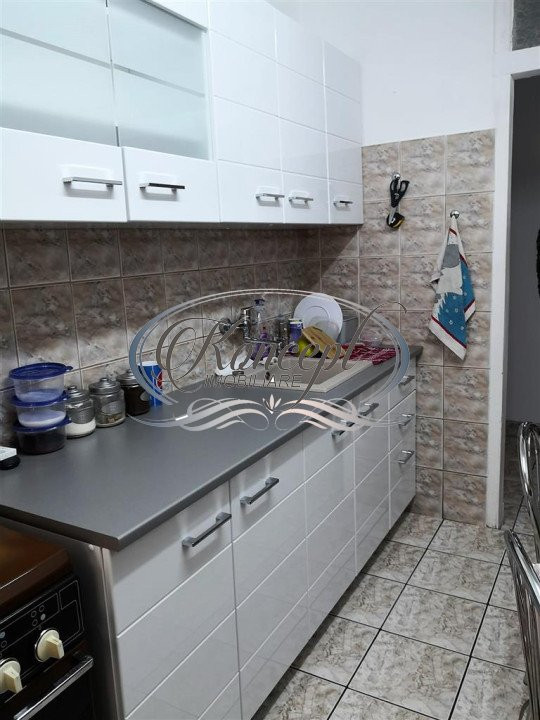 Apartament la etaj intermediar in Plopilor