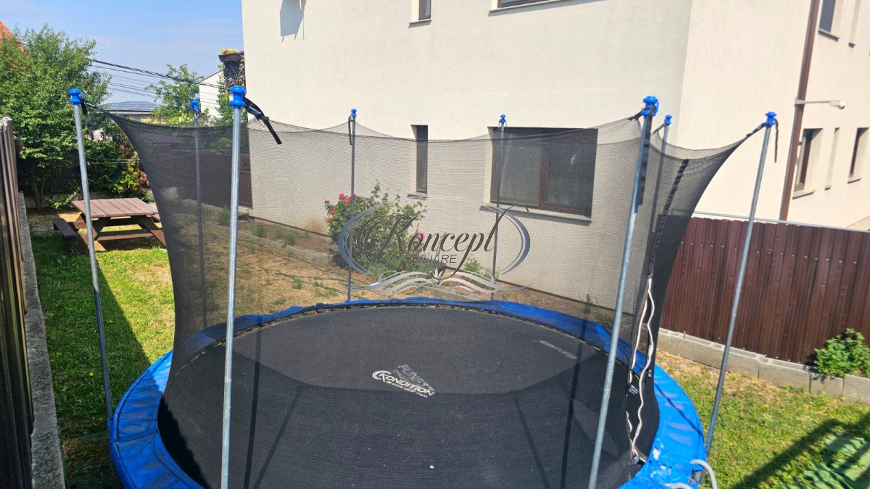 Apartament cu gradina si 2 parcari, in Europa