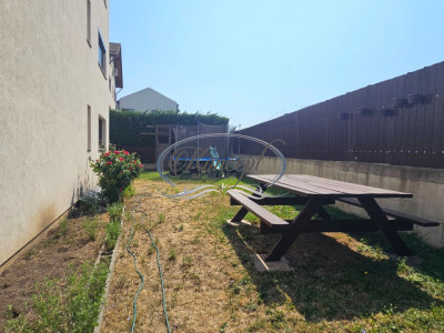 Apartament cu gradina si 2 parcari, in Europa