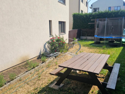 Apartament cu gradina si 2 parcari, in Europa