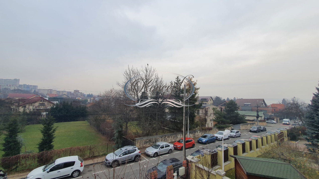 Apartament cu 4 camere in zona UMF