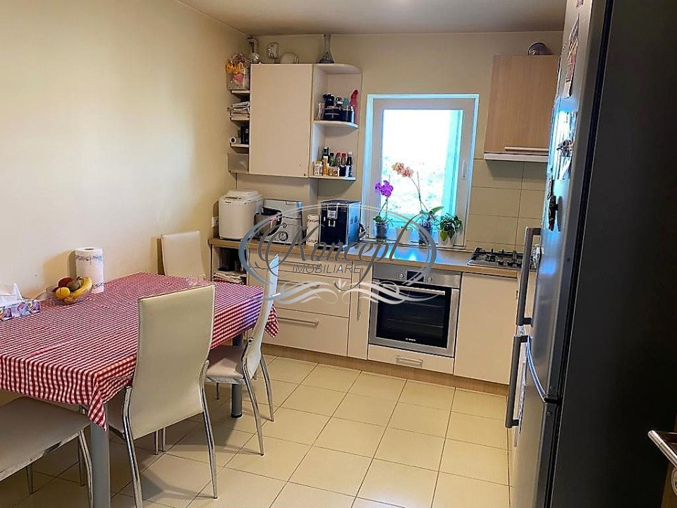 Apartament la etaj intermediar pe Titulescu