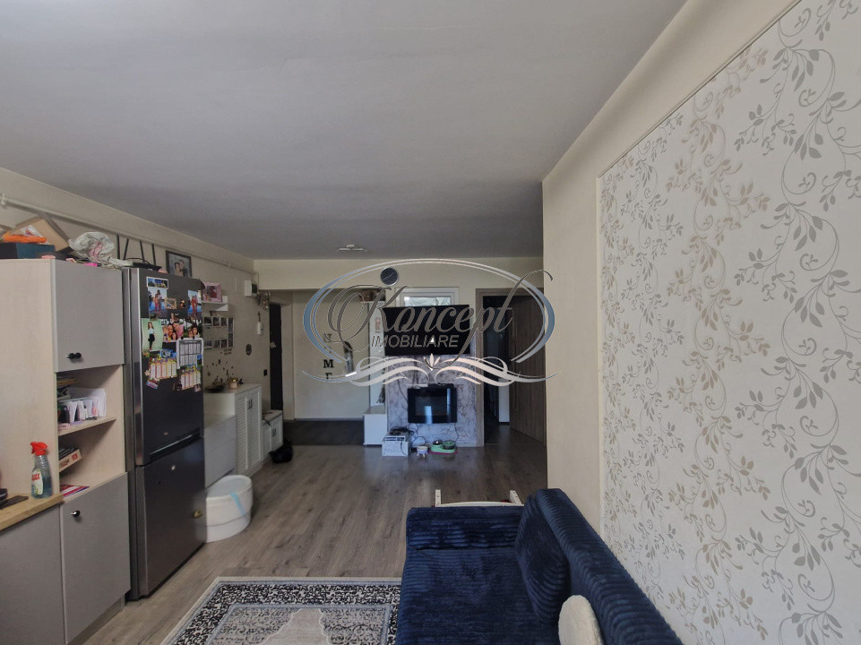 3 camere semidecomandat, Floresti