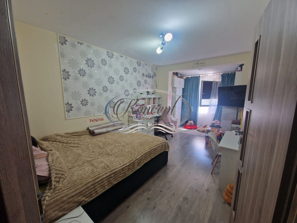 3 camere semidecomandat, Floresti