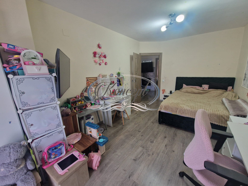 3 camere semidecomandat, Floresti