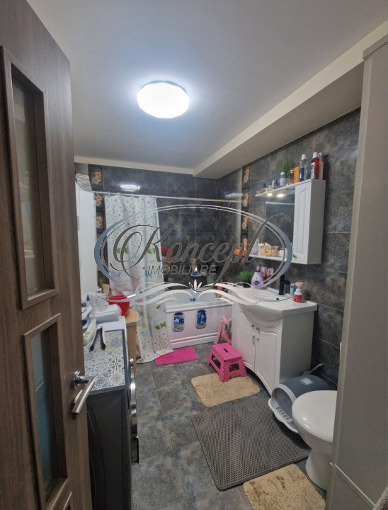 3 camere semidecomandat, Floresti