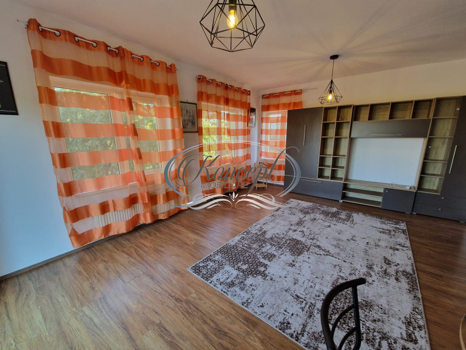 Casa cu 5 camere, garaj si curte in Andrei Muresanu