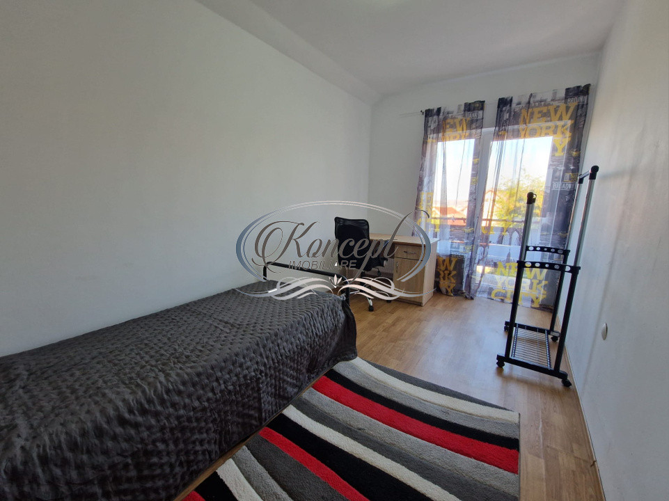 Casa cu 5 camere, garaj si curte in Andrei Muresanu
