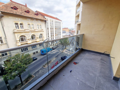Apartament cu 3 camere, Semicentral
