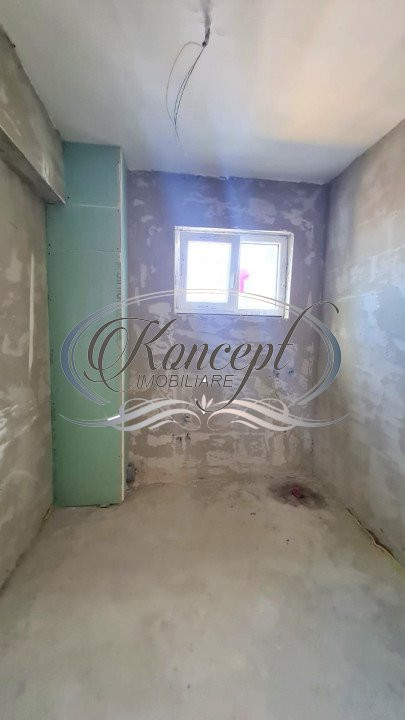 Apartament cu 3 camere si parcare, zona Petrom