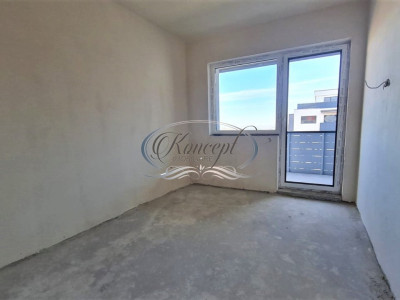 Apartament cu 3 camere si parcare, zona Petrom