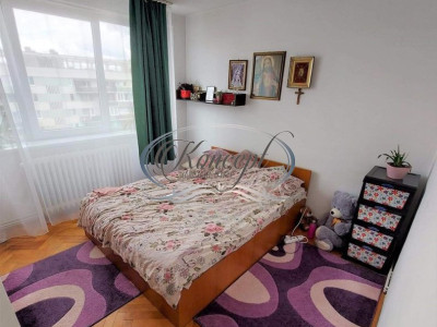 Apartament cu 2 camere, zona Complex Mercur