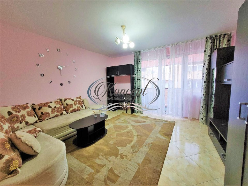 Apartament decomandat cu parcare pe strada Florilor