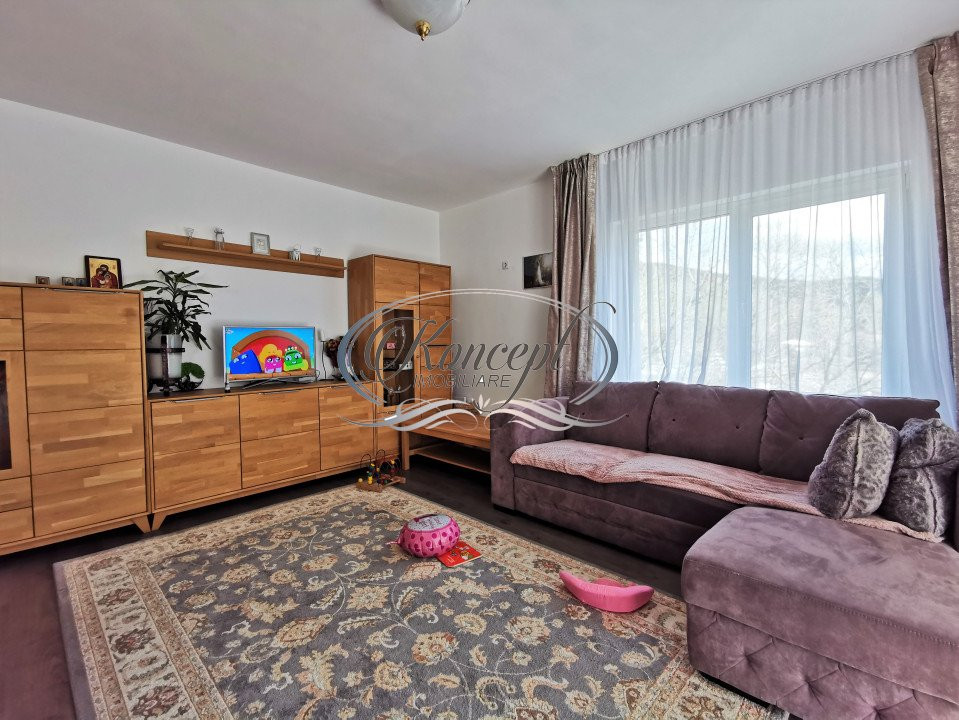 Apartament la etaj intermediar, cu parcare