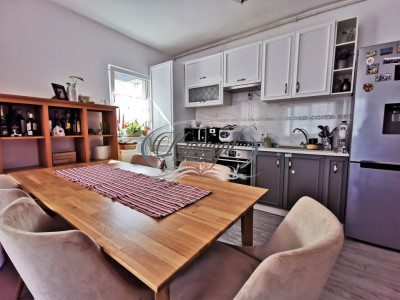 Apartament la etaj intermediar cu parcare