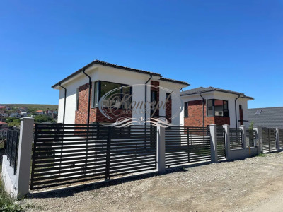 Casa spatioasa cu CF in Campenesti