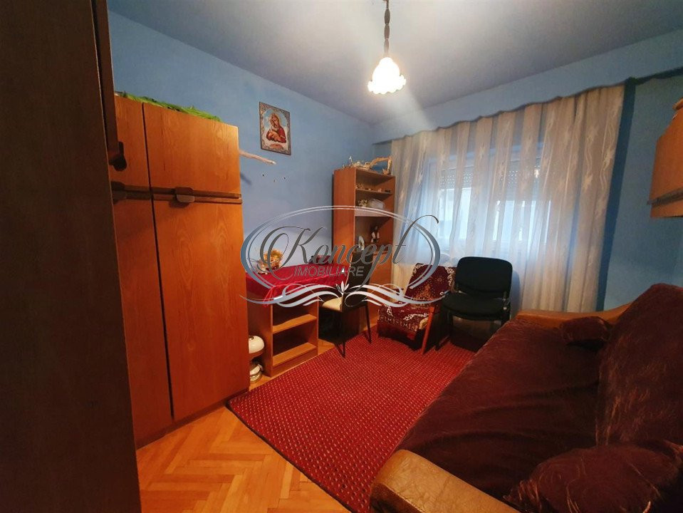 Apartament la etaj intermediar pe strada Tasnad