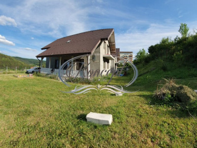Duplex cu teren de 470 mp, str Valea Garbaului
